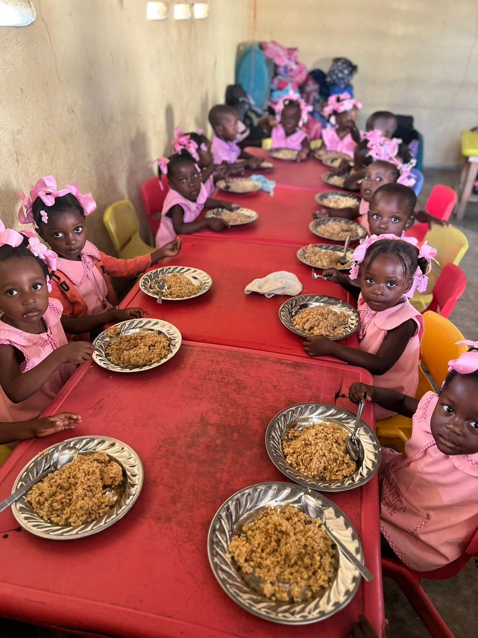 Schoolchildren in Cap-Haïtien eating a hot meal at school